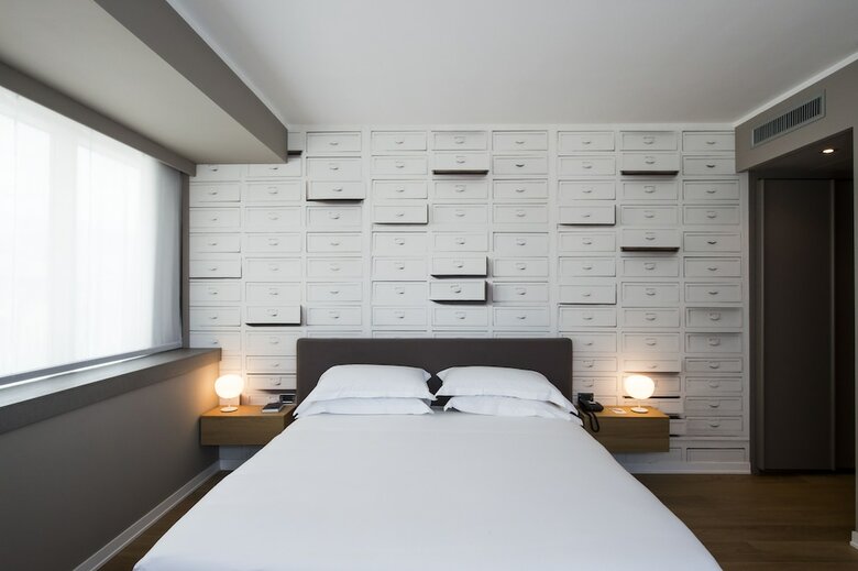 Fh Crystal Hotel
