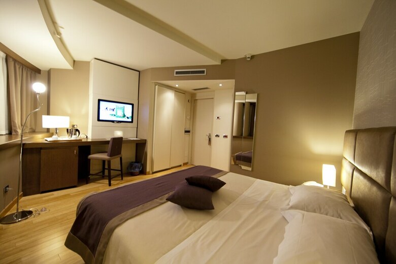 Fh Crystal Hotel