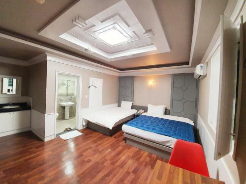 Hill Motel