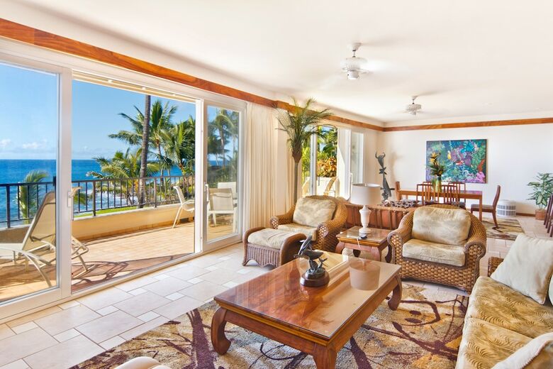 Whalers Cove Oceanfront Resort