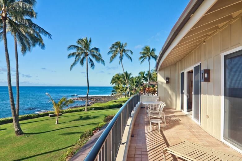 Whalers Cove Oceanfront Resort