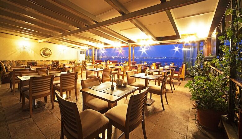 Azade Hotel
