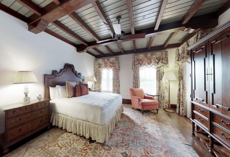 Hotel The Cloister