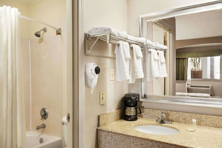 Motel Super 8 By Wyndham Baton Rouge/i-12