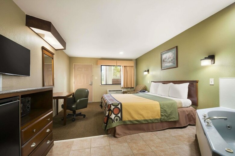 Motel Super 8 By Wyndham Baton Rouge/i-12