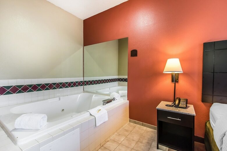Motel Quality Inn & Suites