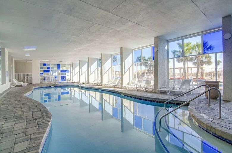 Hotel Crown Reef Beach Resort And Waterpark