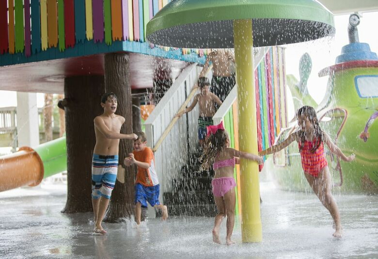 Hotel Crown Reef Beach Resort And Waterpark