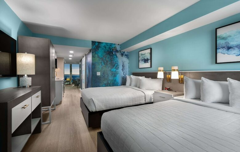 Hotel Crown Reef Beach Resort And Waterpark