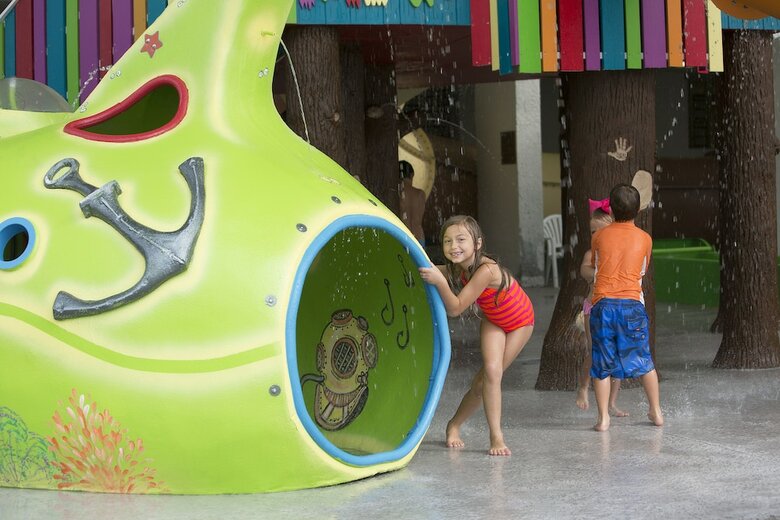 Hotel Crown Reef Beach Resort And Waterpark