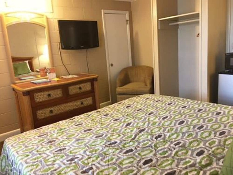 Hotel Polynesian Beach & Golf Resort