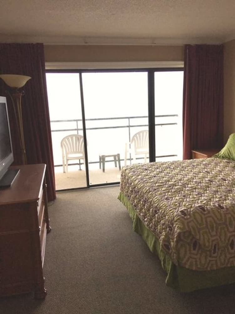 Hotel Polynesian Beach & Golf Resort