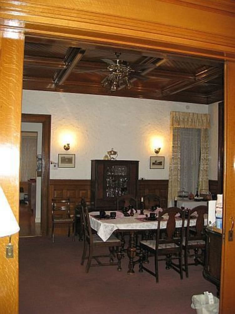 Bed & Breakfast Olde Judge Mansion