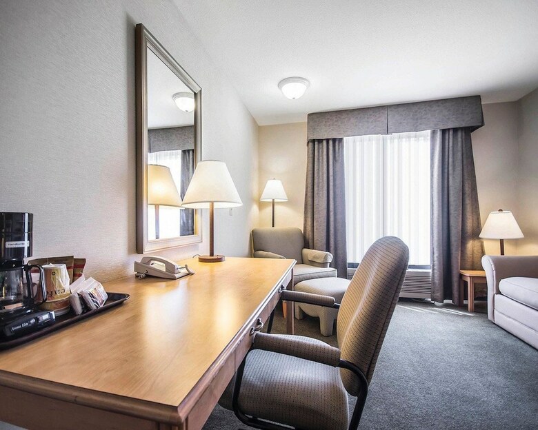 Hotel Comfort Inn & Suites