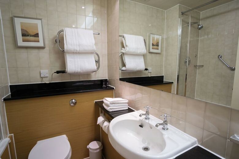 North Lakes Hotel And Spa