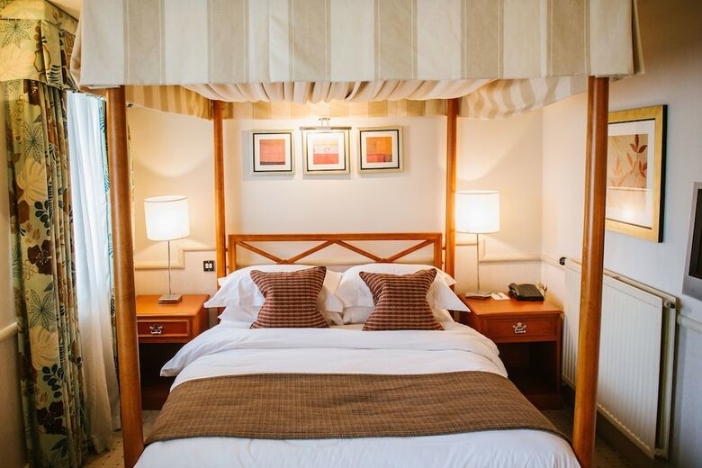 North Lakes Hotel And Spa