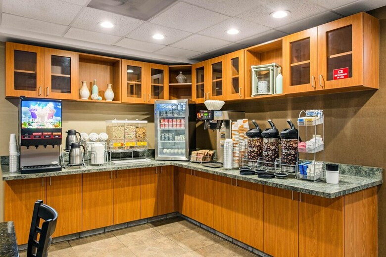Hotel Comfort Suites Wilmington Near Downtown