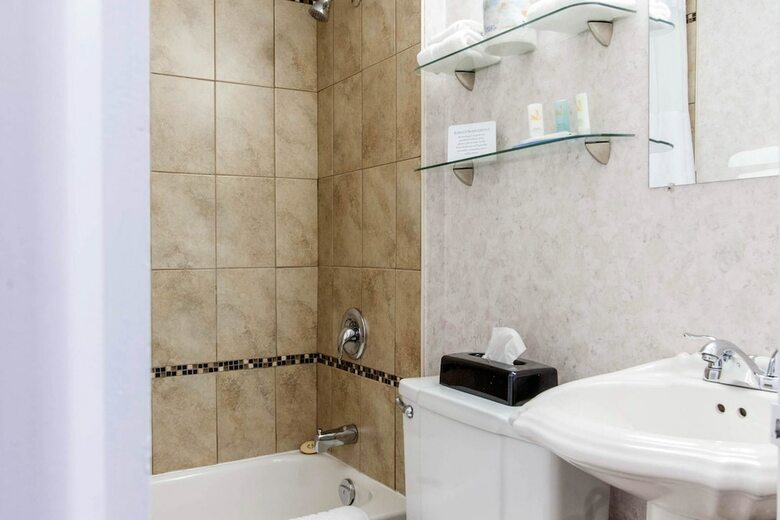 Quality Hotel & Suites