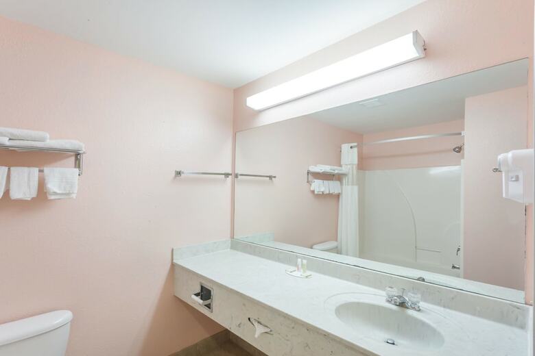 Hotel Howard Johnson By Wyndham Airport