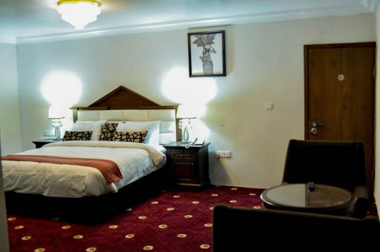 Hotel Caledonian Suites