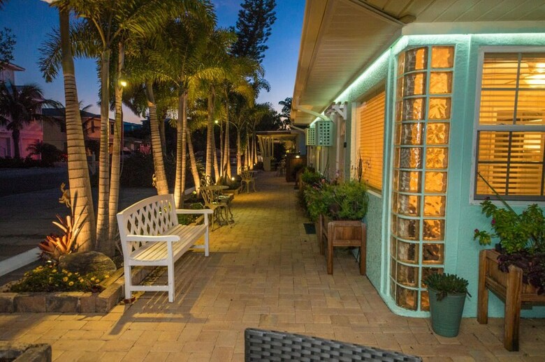 Hotel Haley's Couples Retreat