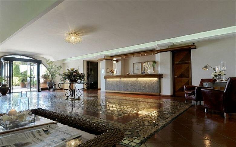 Relais Santa Chiara Hotel