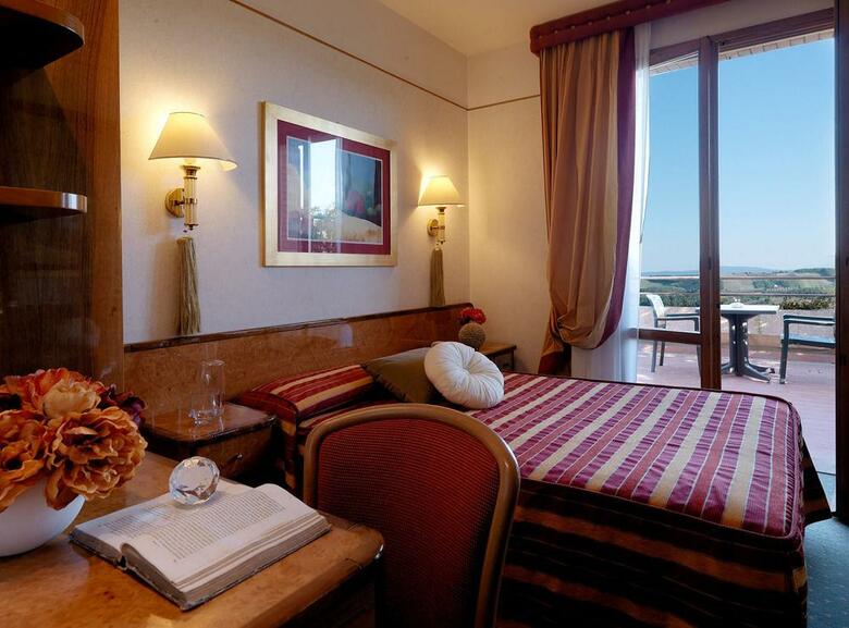 Relais Santa Chiara Hotel