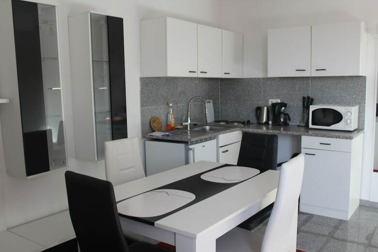 Lipp Apartments