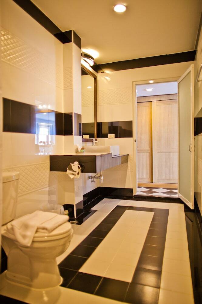 Paradise Hotel
