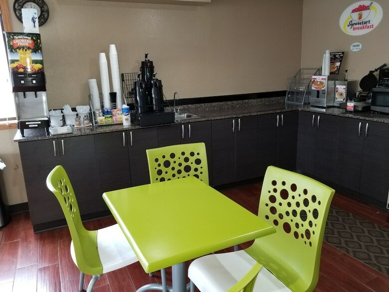 Hotel Super 8 By Wyndham Delmont