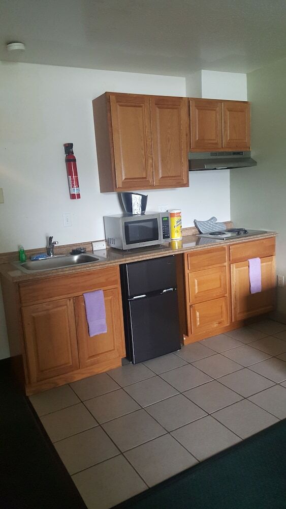 Hotel Oyster Bay Inn & Suites