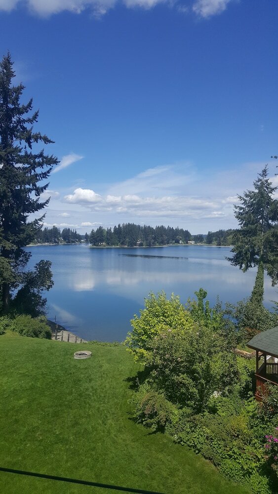 Hotel Oyster Bay Inn & Suites