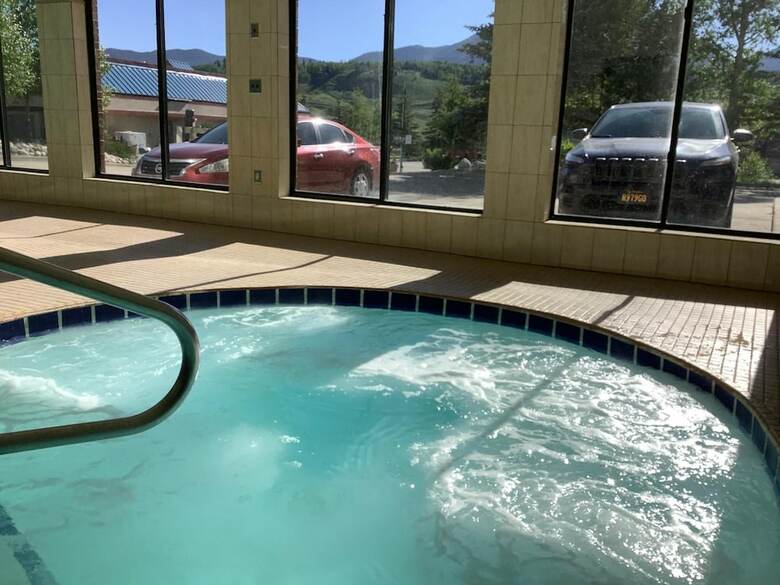 Hotel Luxury Inn And Suites