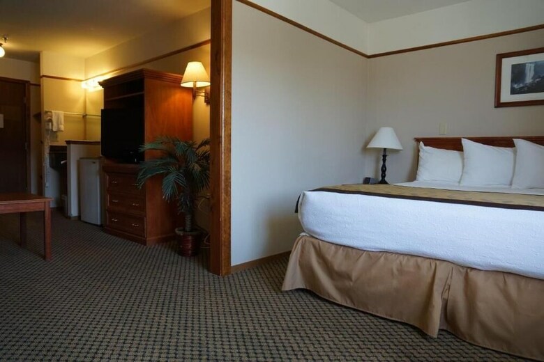 Hotel Luxury Inn And Suites