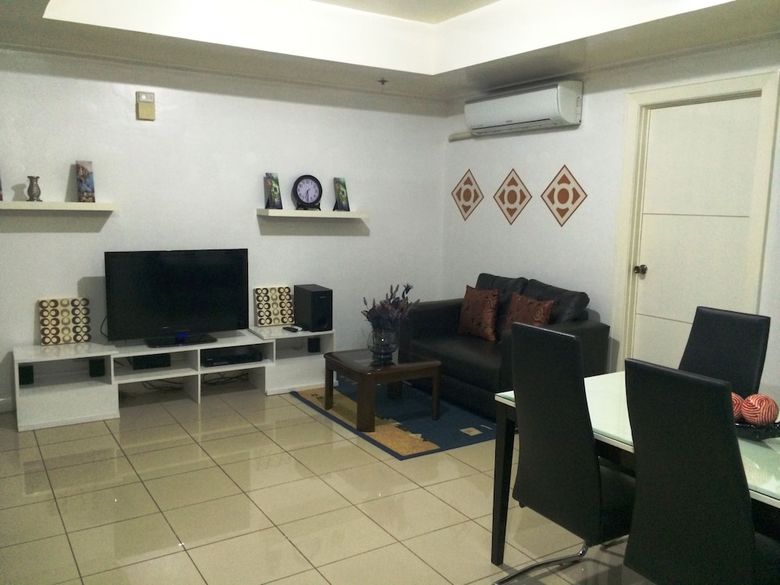 Manila Condo Home At Robinsons Place Residences