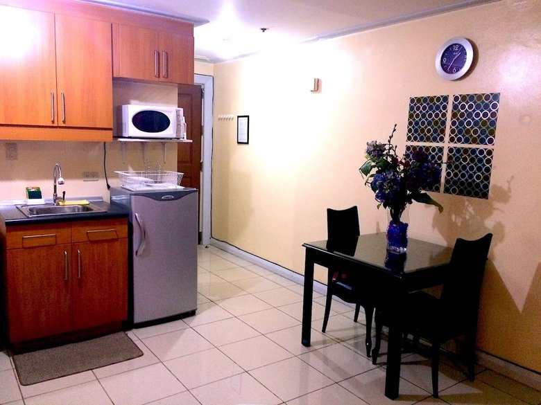 Manila Condo Home At Robinsons Place Residences