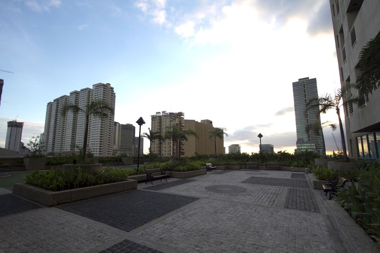 Manila Condo Home At Robinsons Place Residences
