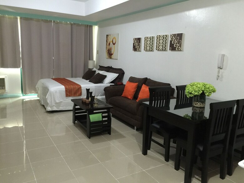 Manila Condo Home At Robinsons Place Residences