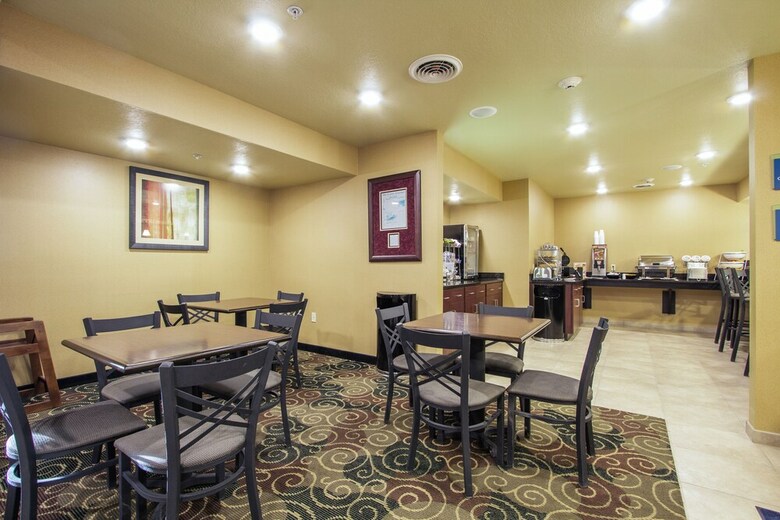 Hotel Cobblestone Inn & Suites - Corry