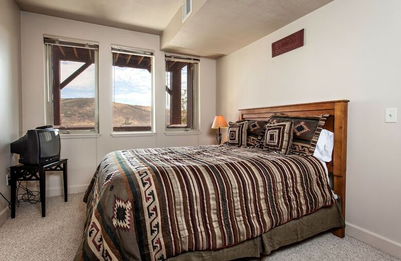 Crestview Condominiums By All Seasons Resort Lodging