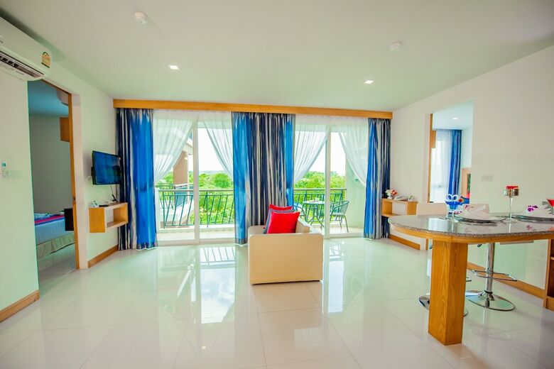 Aparthotel Grand Nai Harn Suites