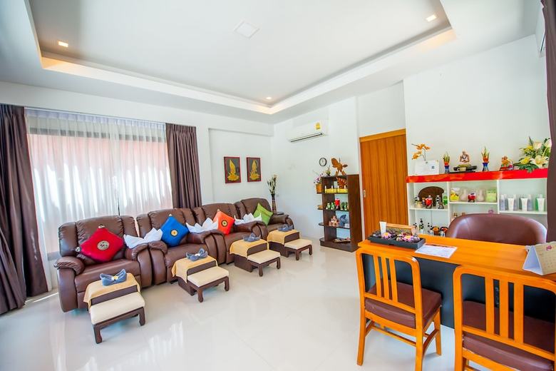 Aparthotel Grand Nai Harn Suites