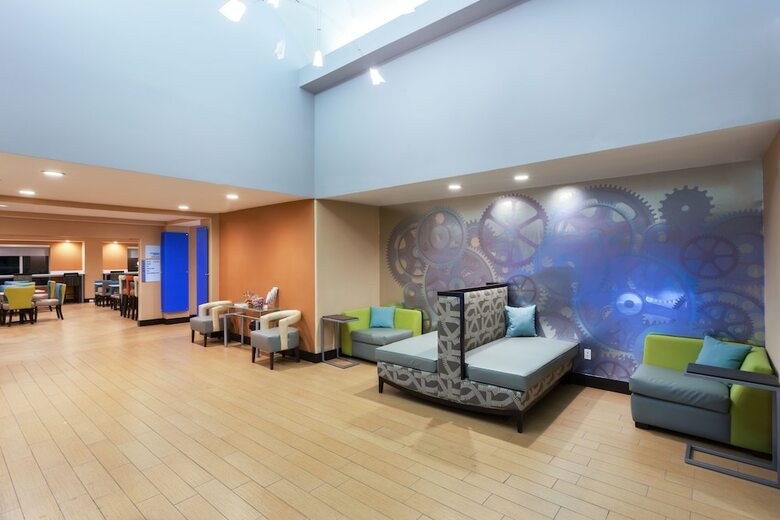 Holiday Inn Express Hotel & Suites Mebane