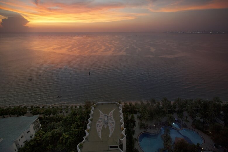 Hotel Cholchan Pattaya Beach Resort