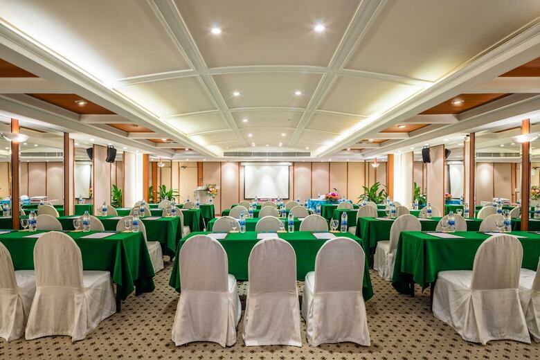 Hotel Cholchan Pattaya Beach Resort
