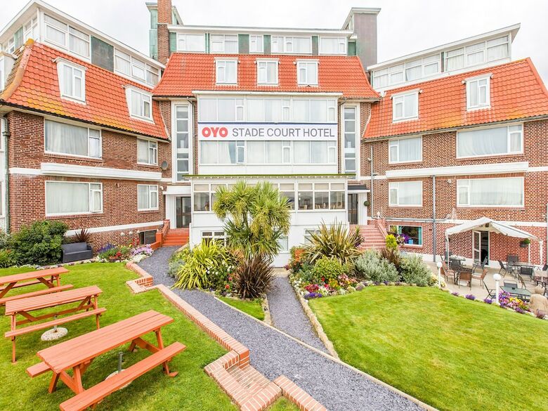 Oyo Stade Court Hotel