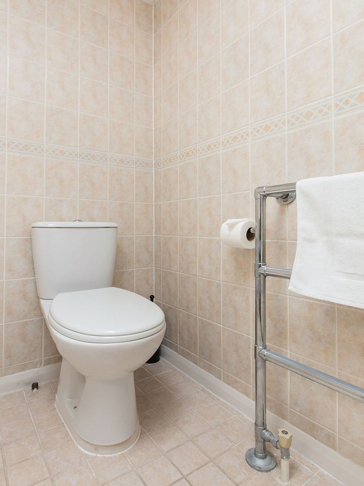 Oyo Stade Court Hotel