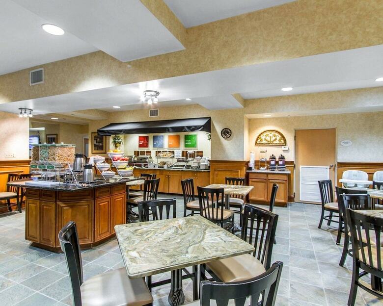 Hotel Comfort Suites Airport