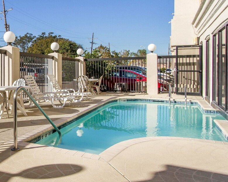 Hotel Comfort Suites Airport