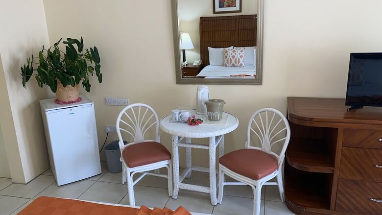 Hotel Bay Gardens Inn